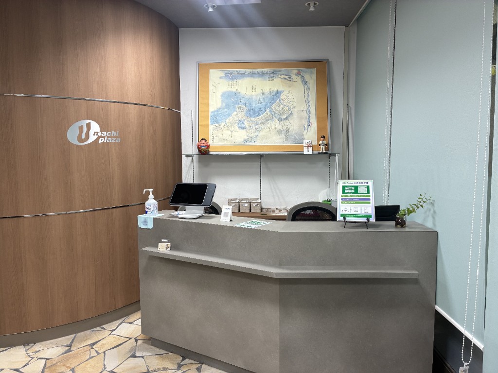 U-街プラザの受付カウンター
